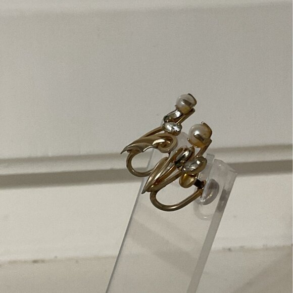 Vintage 14 KG F Screw Back Earrings With Pearls & Crystals Gold Tone Floral Desi - Picture 4 of 5